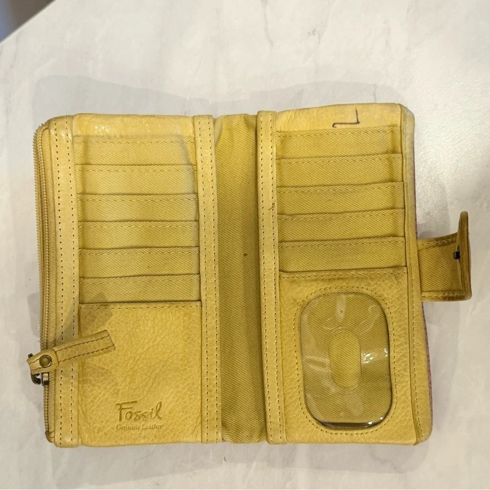 🔥Fossil Pink and Yellow Women's Wallet. EUC🔥
